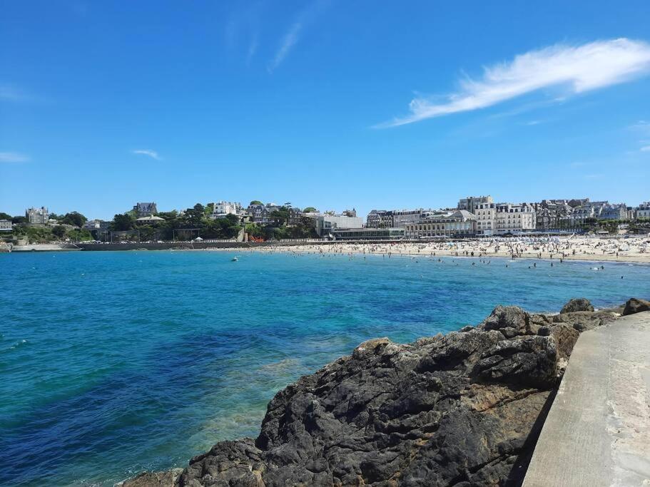 Le Jacaranda-A 2 Min De La Plage, Hyper Centre De Dinard, Vue Mer De La Fenetre Bagian luar foto
