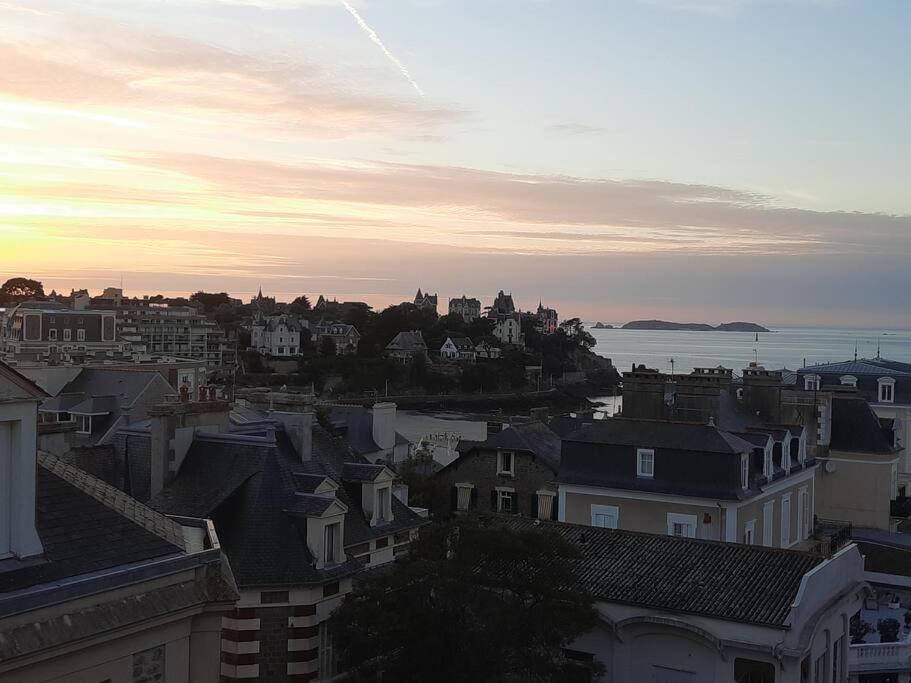 Le Jacaranda-A 2 Min De La Plage, Hyper Centre De Dinard, Vue Mer De La Fenetre Bagian luar foto
