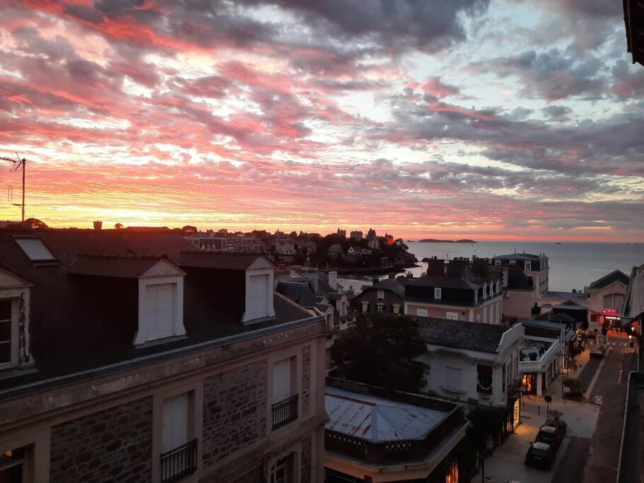 Le Jacaranda-A 2 Min De La Plage, Hyper Centre De Dinard, Vue Mer De La Fenetre Bagian luar foto